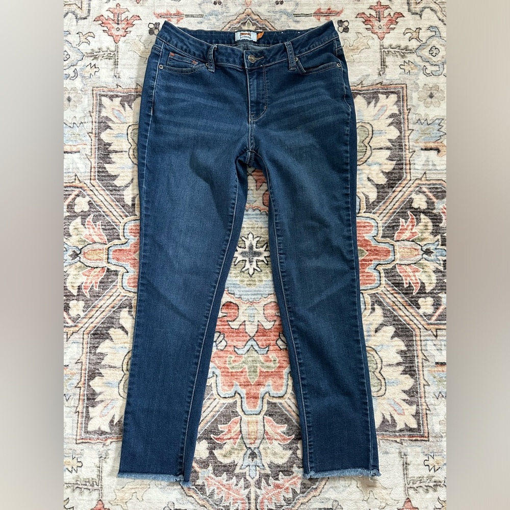 Le Tigre Raw Hem Mid Rise Skinny Jeans Medium Wash - Size 8